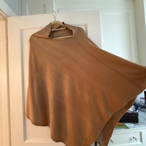 Cashmere Feel Poncho- tan one size NEW WITH TAGS. - Picture 5 of 6